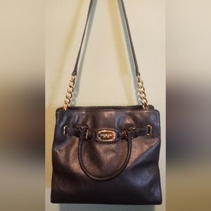EUC Michael Kors Hamilton tote, pebbled leather, black, gold hardware, like new!